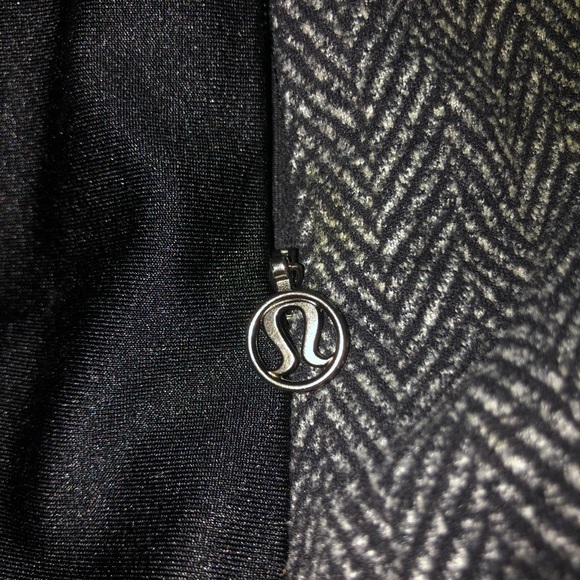 Black and and gray lulu lemon sweater - Picture 4 of 5